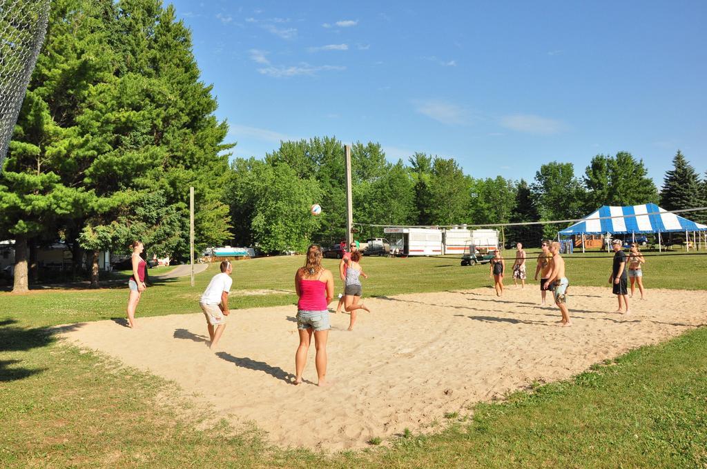 Plymouth Rock Camping Resort Rustic Cabin Elkhart Lake Экстерьер фото