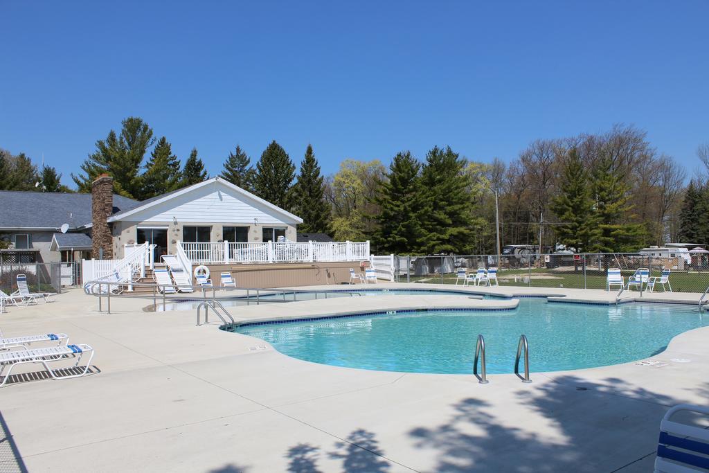 Plymouth Rock Camping Resort Rustic Cabin Elkhart Lake Экстерьер фото