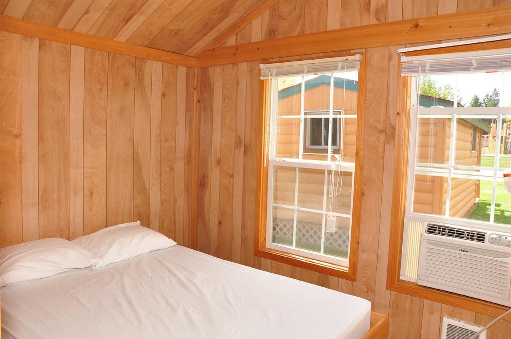 Plymouth Rock Camping Resort Rustic Cabin Elkhart Lake Экстерьер фото